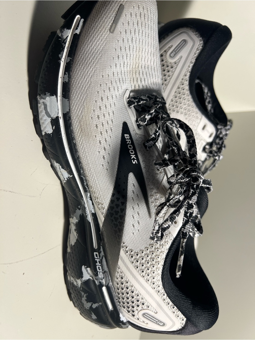Brooks Women’s Black Athletic Running Shoes - Picture 5 of 7